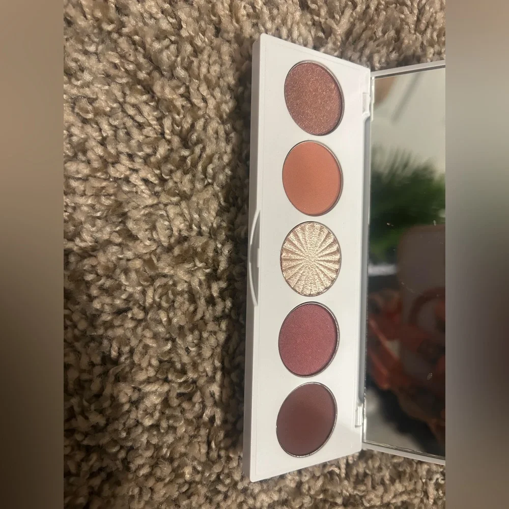 Ofra eyeshadow